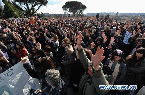 Итальянские женщины вышли на митинг против Берлускони