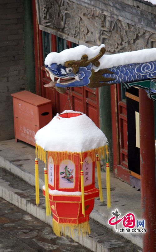 Прекрасные пейзажи в императорском парке «Ихэюань» после снегопада