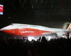 С конвейерной линии вышел межконтинентальный самолет «Боинг 747-8»