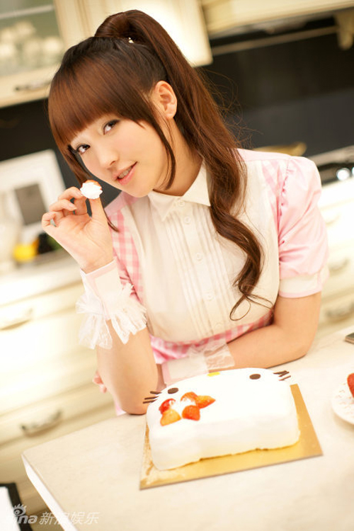 Улыбчивая певица Цзинь Ша – на кухне