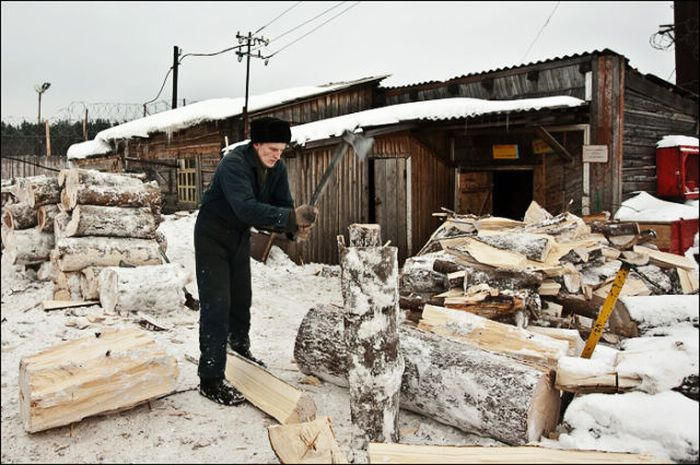 В российском исправительно-трудовом лагере