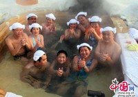 Термальные ванны в снегу: новый туризм в Хэйлунцзяне