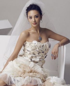 Красавица Чжан Юйци в свадебных нарядах
