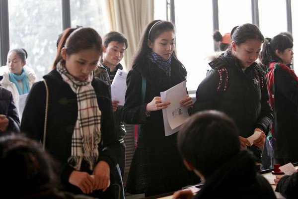 Первый день регистрации на экзамены в Центральный театральный институт КНР 1