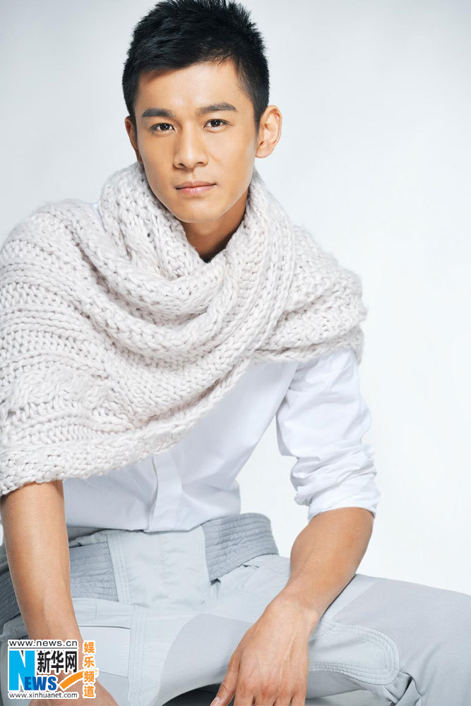 Молодой актер Цяо Чжэньюй в новой съемке 