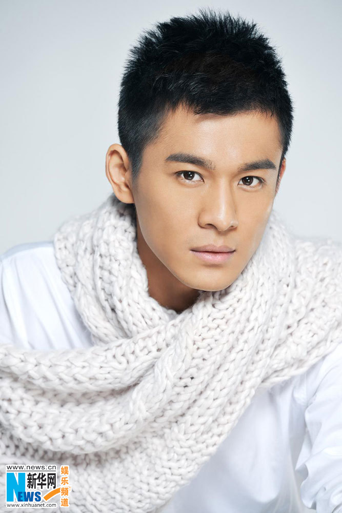 Молодой актер Цяо Чжэньюй в новой съемке 
