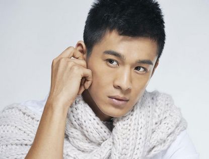 Молодой актер Цяо Чжэньюй в новой съемке