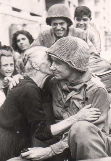 Поцелуи в военные годы
