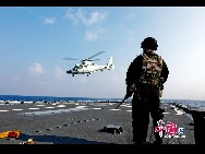 Пятый отряд ВМС НОАК выполняет задачу по сопровождению судов в Аденском заливе 