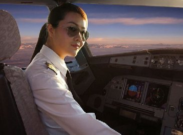 Красивейшая женщина-пилот Китайской авиакомпании 1
