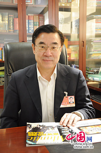 Член ВК НПКСК, вице-президент Китайской корпорации издательства литературы на иностранных языках Хуан Юи.