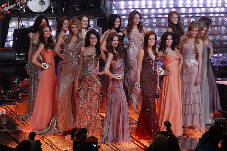 Победительница конкурса &apos;Мисс Россия-2011&apos; и ее соперницы