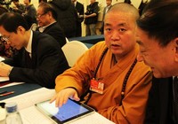 Сессии ВСНП и ВК НПКСК: Ши Юнсинь участвует в сессии с «iPad»