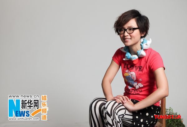Симпатичная китайская певица Чжоу Бичан 