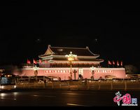 Чарующие ночные пейзажи площади Тяньаньмэнь во время ?двух сессий?