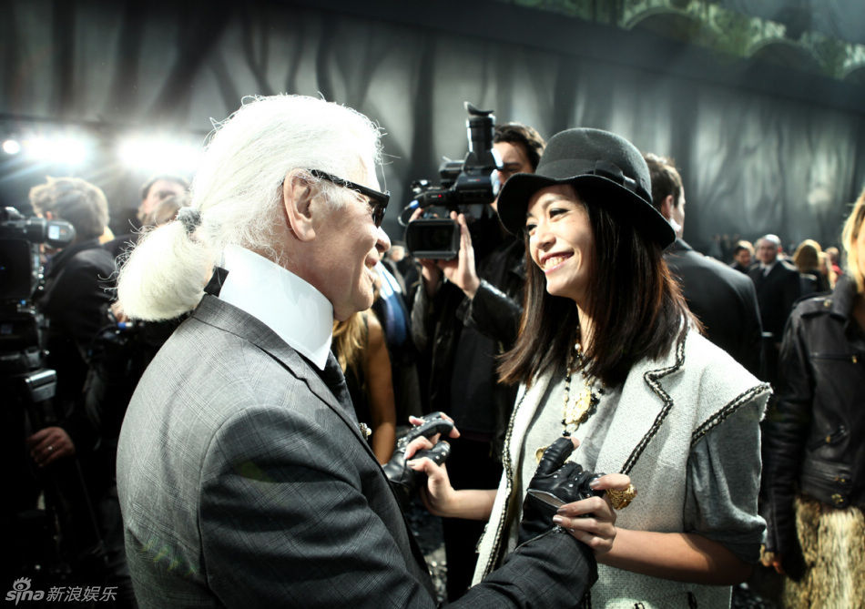Китайская звезда Яо Чэнь на встрече с Карлом Лагерфельдом