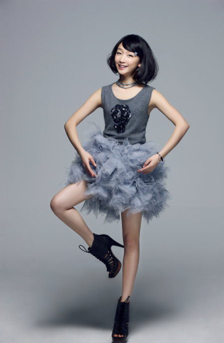 Модные снимки молодой актрисы Чжоу Дунъюй