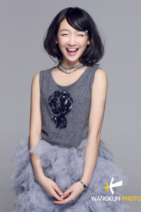 Модные снимки молодой актрисы Чжоу Дунъюй
