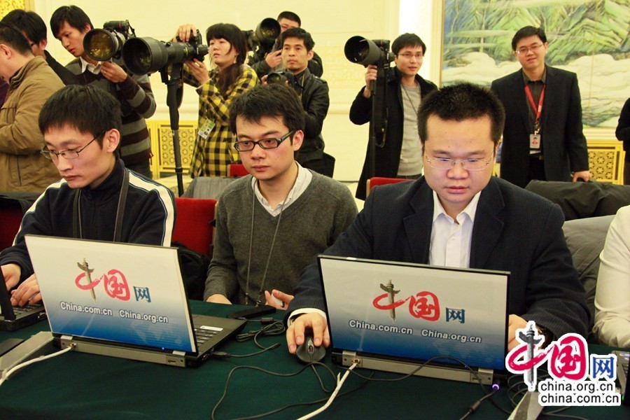 Журналисты - на пресс-конференции Вэнь Цзябао1