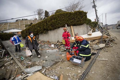 Китайская международная спасательная бригада продолжает поисково-спасательную операцию в Японии