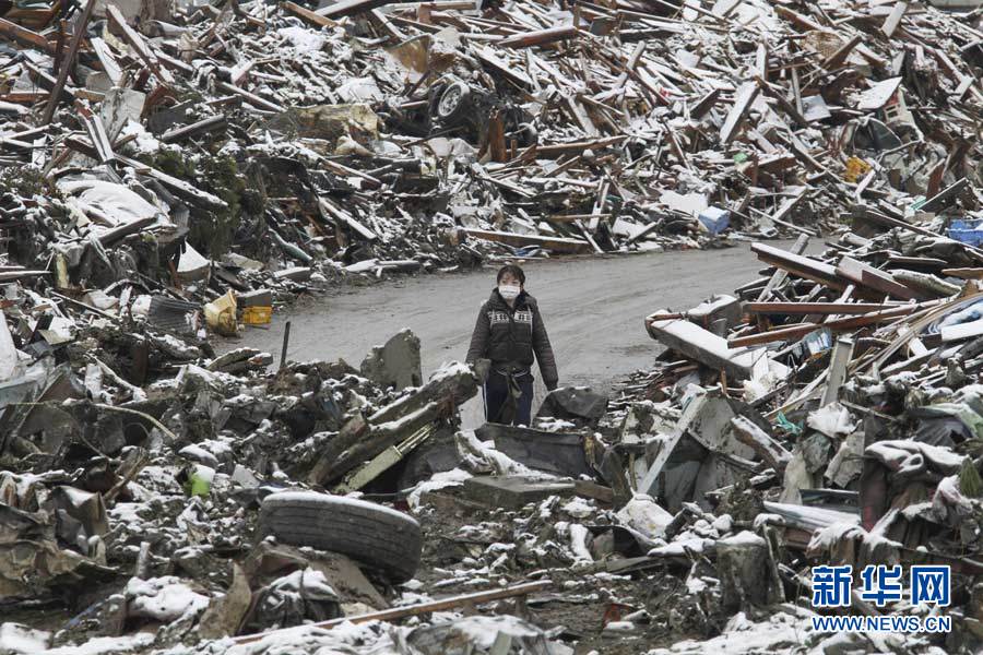 50 потрясающих мгновений мощного землетрясения в Японии3