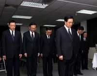 Ху Цзиньтао почтил память погибших от землетрясения в посольстве Японии в Китае