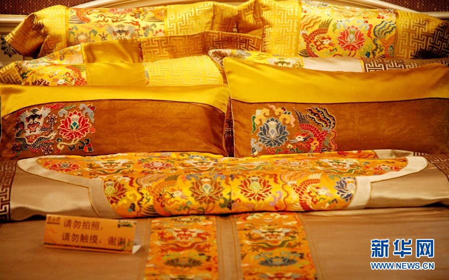 В Китае продается постельный комплект стоимостью в более 1 млн. юаней 