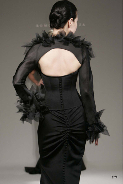 Вечная классика: Прекрасное сочетание одежды черного цвета 4