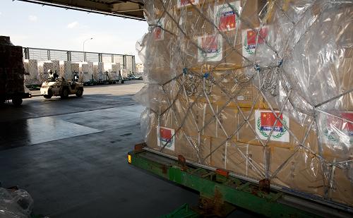 Третья партия гуманитарных грузов, предоставленных Китаем Японии, прибыла в Токио