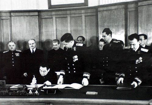 Подписание Договора о дружбе, союзе и взаимной помощи между КНР и СССР и других документов. Москва, 14 февраля 1950 г. 