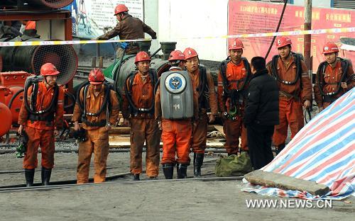 У 10 шахтеров, погребенных под землей в результате аварии на угольной шахте в Синьцзяне, шансов выжить почти нет