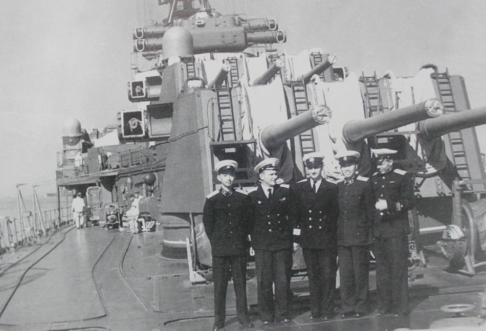 Военно-морские офицеры КНР - на практике, на крейсере «Куйбышев» - Черноморский флот.
