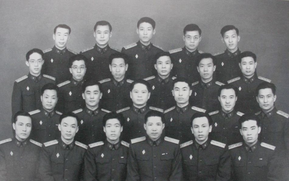 Фотографии первого выпуска китайских студентов военно-воздушной инженерной Академии имени профессора Н.Е. Жуковского в Москве, 1958 г.