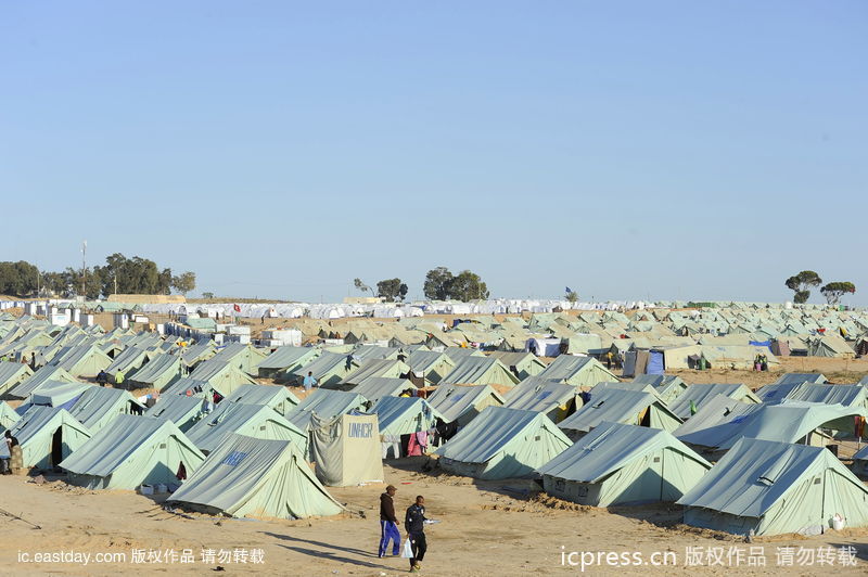 Анжелина Джоли приехала к ливийским беженцам 