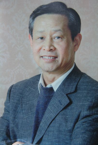 Ду Сянвань, физик, Бывший замректора Китайской инженерной академии.