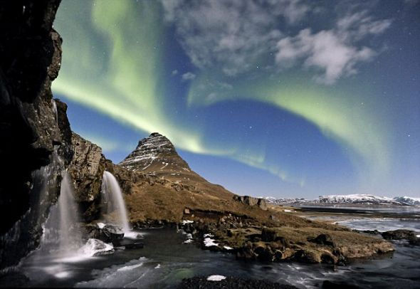 Аврора над Исландией в объективах фотографов 