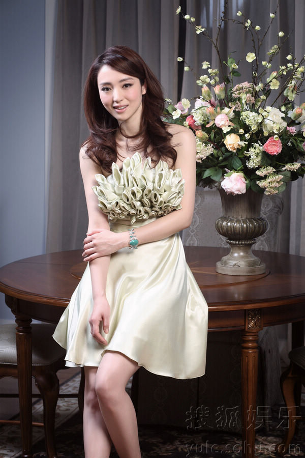 Дун Сюань на обложке модного журнала
