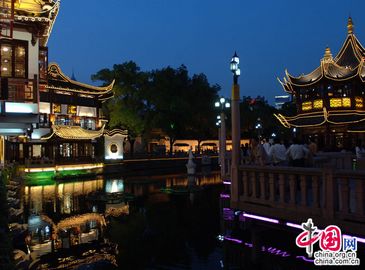 Прогулка по храму «Чэнхуанмяо» в Шанхае