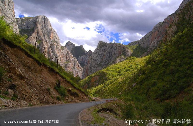 Великолепие пейзажей в районе шоссе 214 провинции Цинхай 