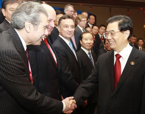 Председатель КНР Ху Цзиньтао имел встречи с китайскими и иностранными участниками Боаоского азиатского форума-20111
