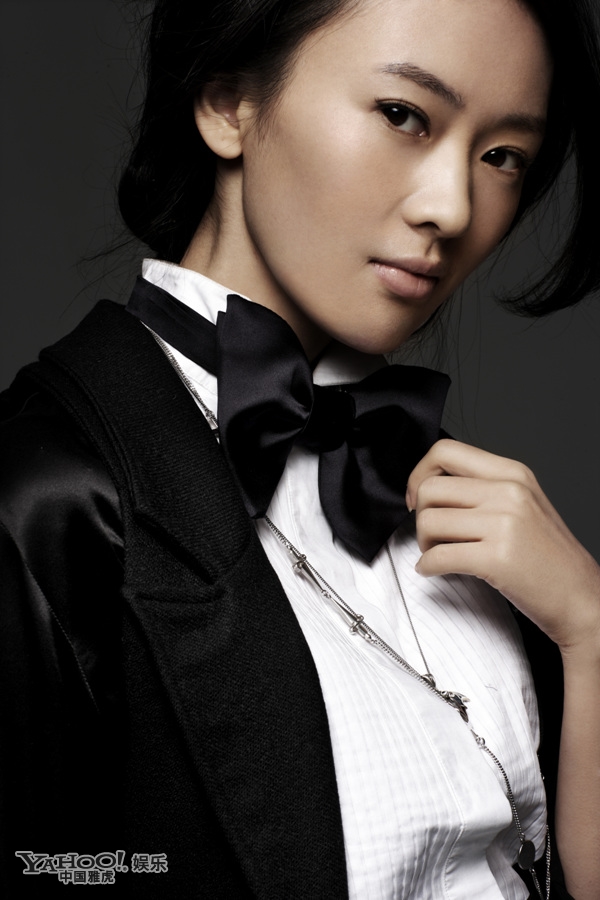 Молодая актриса Тун Яо в черно-белых снимках