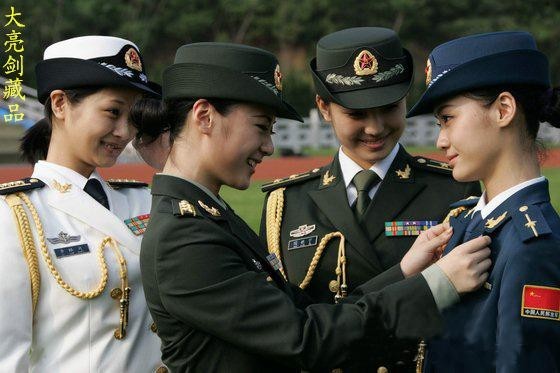 Красивые женщины-военнослужащие КНР 2