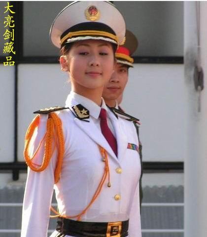 Красивые женщины-военнослужащие КНР 3