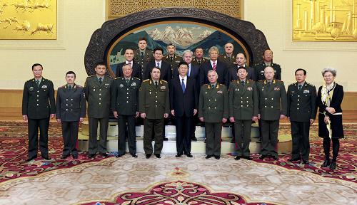 Си Цзиньпин встретился с участниками совещания начальников генштабов ВС стран-членов ШОС