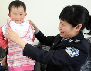 Мама-полицейская 3 года спустя после землетрясения в Вэньчуане 6