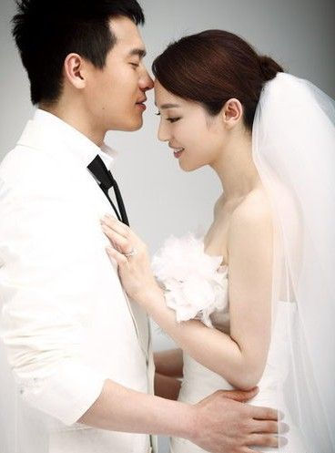 Звездные супруги Гао Юньсян и Дун Сюнь в свадебных снимках