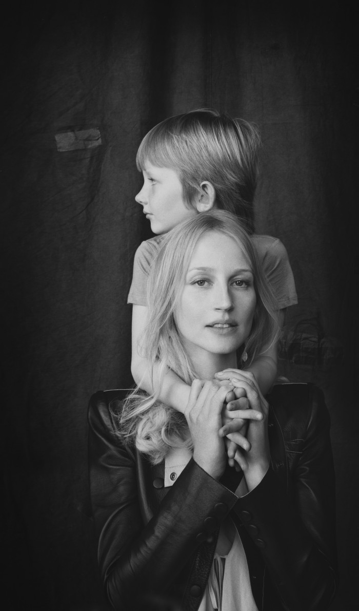 Черно-белые фотографии супермоделей с детьми 