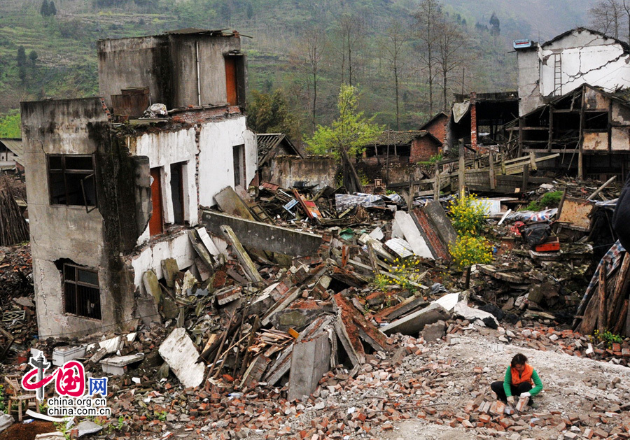 Третья годовщина мощного землетрясения в Вэньчуане: Разрушение родной земли 5