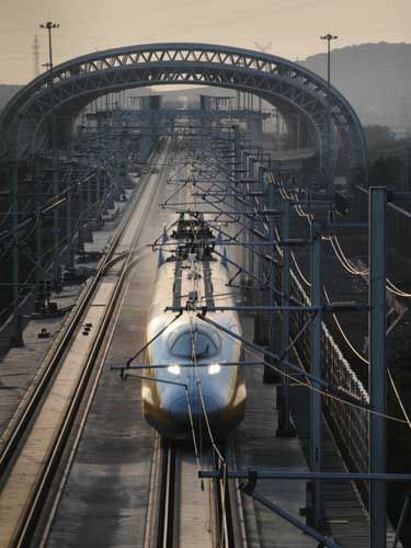 Общее время в пути пробного скоростного поезда Пекин-Шанхай составило 288 минут