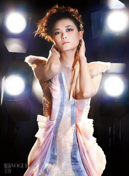 Известная китайская певица Ли Юйчунь в «Vogue»